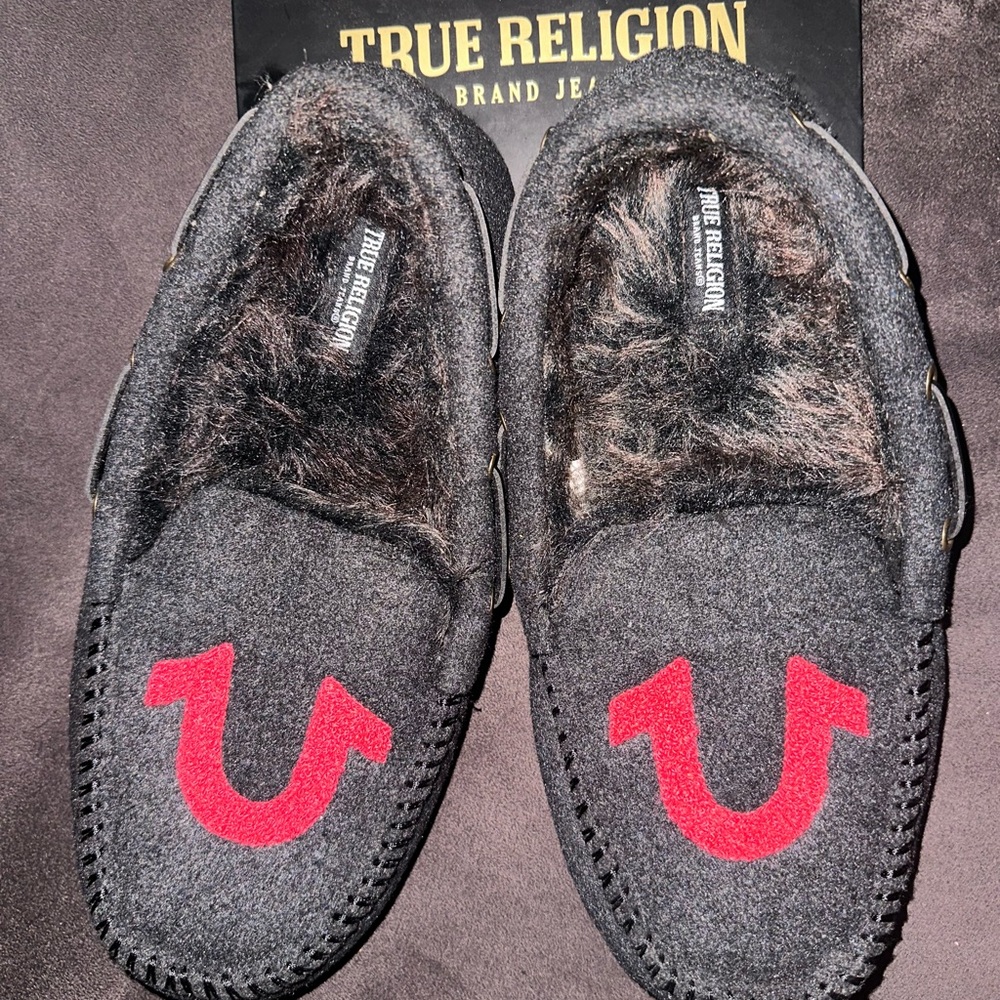 Men medium New true religion slippers